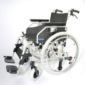 Кресло-коляска Titan LY-710-115LQ (литые колёса)